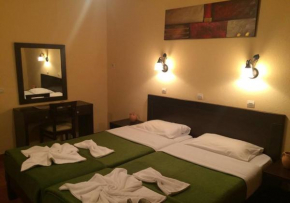 Green Hotel, Spili